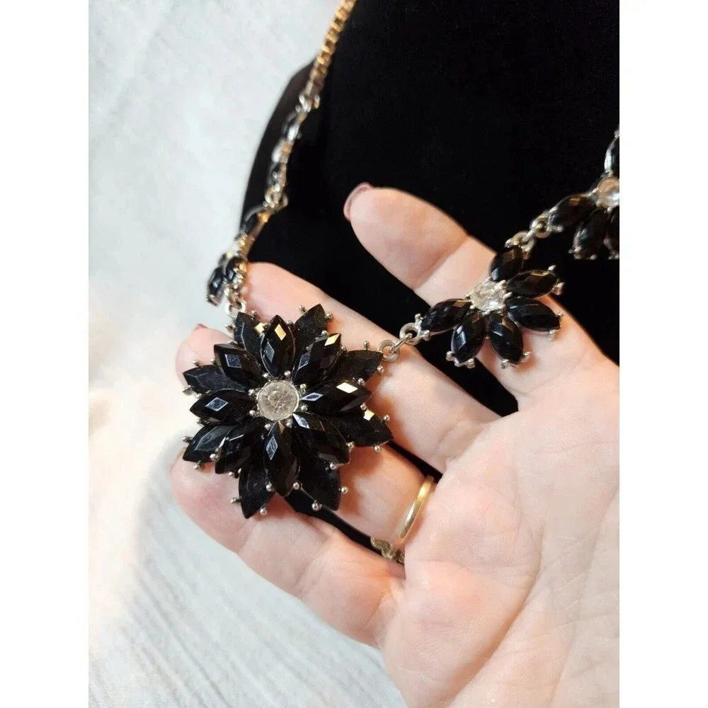 Fashion Chunky Statement Black Floral Pendant Silver Tone Chain Jewelry Necklace